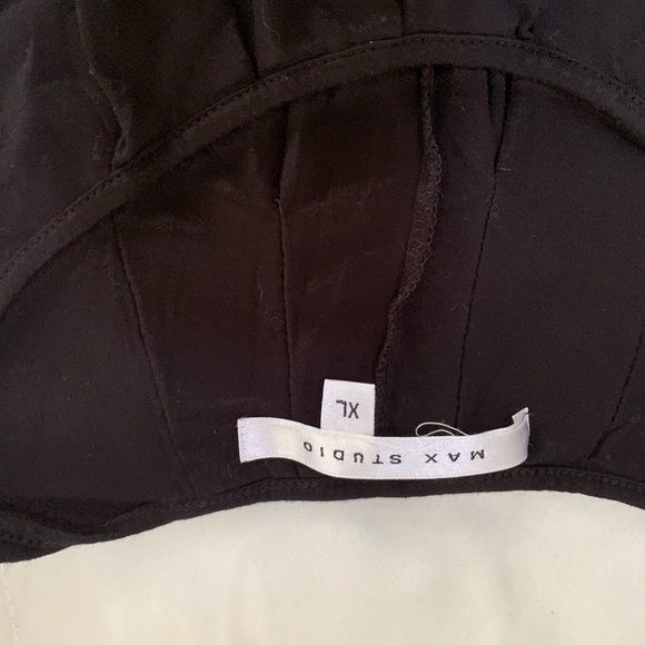 Sleeveless Ruffle Blouse - Picture 3 of 5